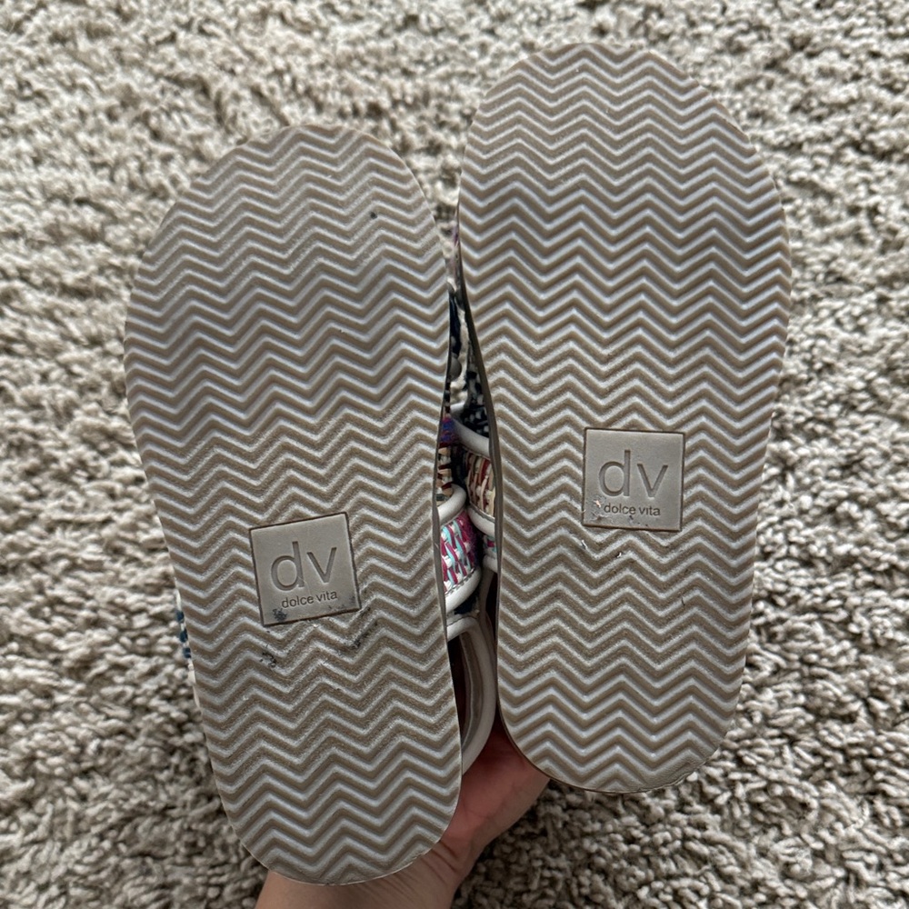 DV by Dolce Vita White Multicolor Woven Buckle Kids Sandals - Picture 5 of 6
